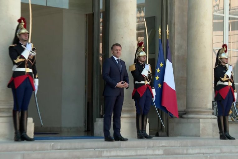 Emanuel Makron dočekao sprskog predsednika