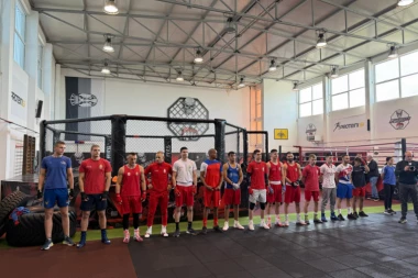 "VERUJEMO U POBEDU!" Srpska muška boks armada brusi formu za IBA „Noć šampiona" u Banja Luci!