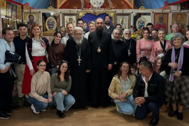 SRPSKO PRAVOSLAVLJE CVETA I NA MESTIMA GDE GA NIKO NE OČEKUJE: Vladika Justin služio liturgiju pod palmama Majorke