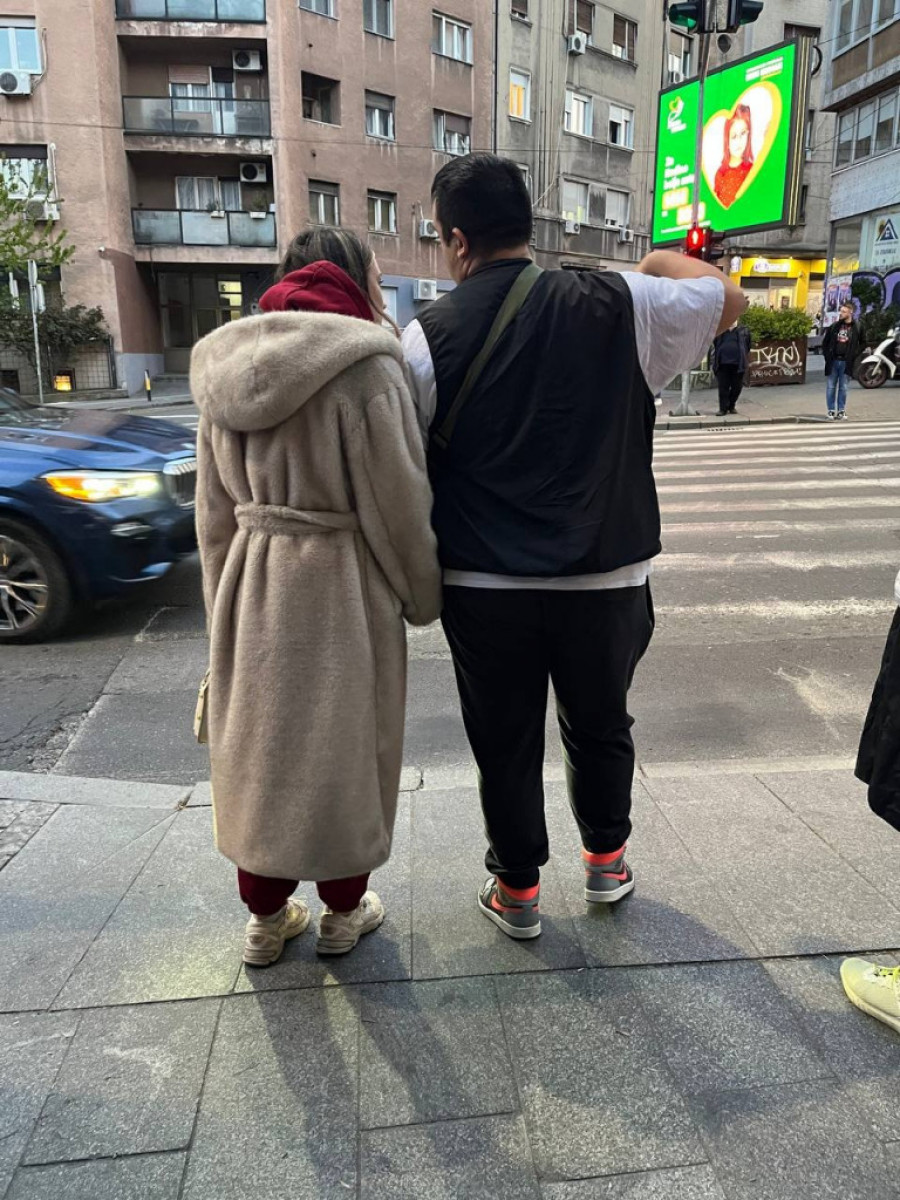 POZNATI SRPSKI INFLUENSERI UHVAĆENI NA DELU! Jana i Muđa zarađuju ...