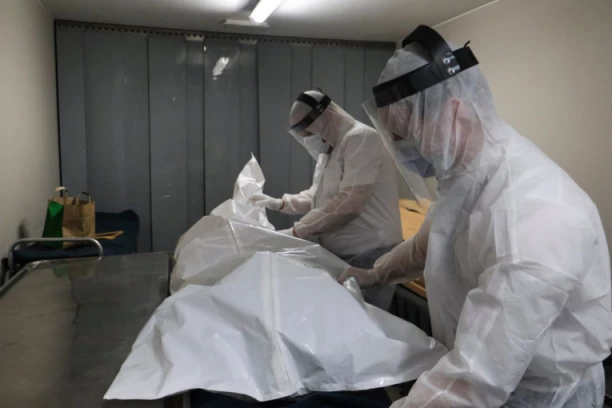 ZARAĐIVALI NA TELIMA POKOJNIKA – UMEŠANA POLICIJA, FORENZIČARI, DRŽAVNI SLUŽBENICI: Crkva apeluje da telo ni posle smrti ne sme biti predmet trgovine