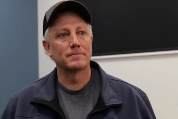 POLICAJCU JE UMRLA ŽENA I 10 MESECI KASNIJE MU JE STIGLO MISTERIOZNO PISMO: Srce mu je stalo, a onda je nešto ispalo iz KOVERTE! (VIDEO)