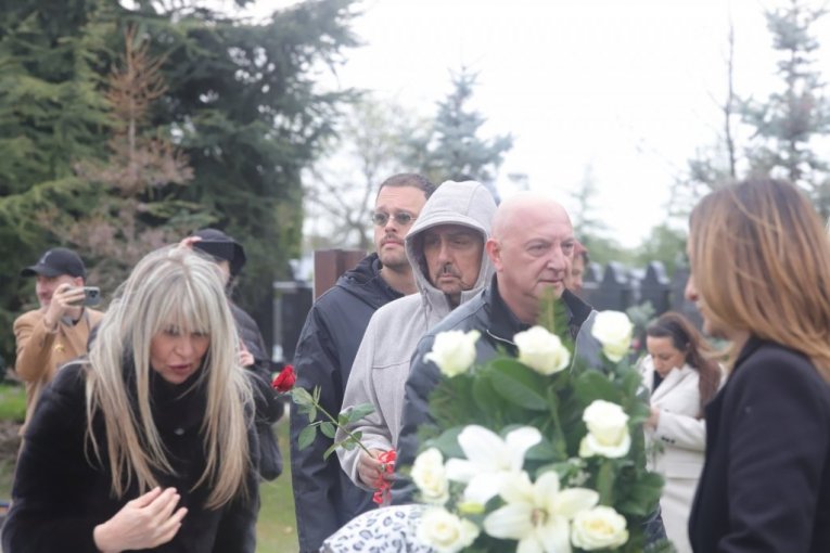 Keba i Igor Kojić na pomenu Saši Popoviću