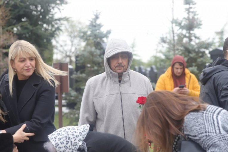 Keba i Igor Kojić na pomenu Saši Popoviću