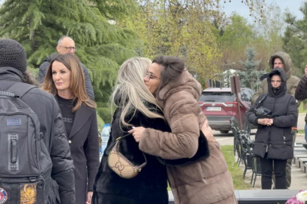 OVO SU JEDINE ZVEZDE "GRANDA" KOJE SU DOŠLE NA POMEN SAŠI POPOVIĆU! (VIDEO)