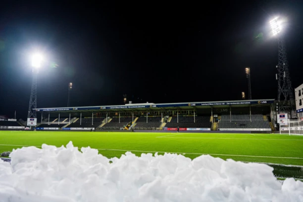 LEDENA BORBA ZA POLUFINALE:  Lacio sleteo u zavejanu Norvešku, stadion se pred meč ne vidi od snega...