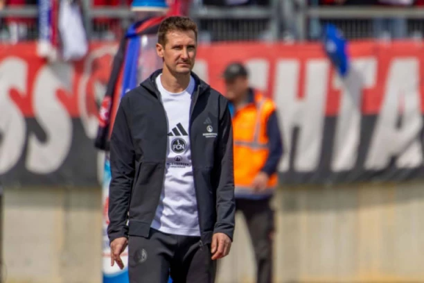 IPAK NIŠTA OD TRANSFERA U ZVEZDU? Legendarni Klose krade velku želju crveno-belih!