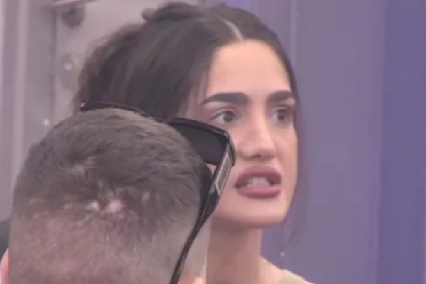 NAJSKANDALOZNIJI SNIMAK VRELE AKCIJE ANĐELE ĐURIČIĆ UGLEDAO SVETLOST DANA: Sve se sada nalazi na Karićevom profilu!