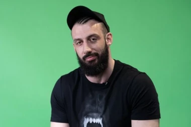 ĐEKSONOV AUTO UNIŠTILA POVREĐENA BIVŠA?! Reper razrešio misteriju - zavođenje ga skupo koštalo!