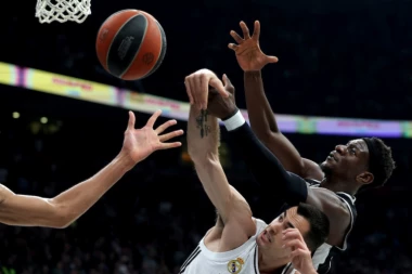 VELIKA BORBA U ARENI! Bonga diktira stvari na parketu! Partizan vodi protiv Reala!
