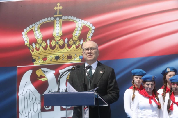 DA SE ĐACI VRATE U ŠKOLE, STUDENTI U AMFITEATRE, A PAORI NA NJIVE! Vučević najavio: Na saboru će biti definisani zahtevi da se sačuva država