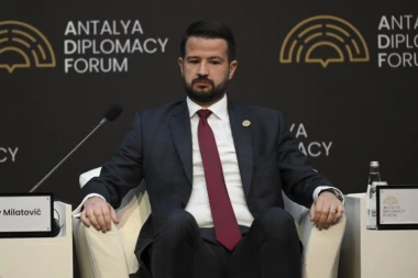 VELIKA SRAMOTA NA KVALIFIKACIJAMA ZA SVETSKO PRVENSTVO! Milatović najoštrije osudio skandiranje na utakmici Hrvatska - Crna Gora!