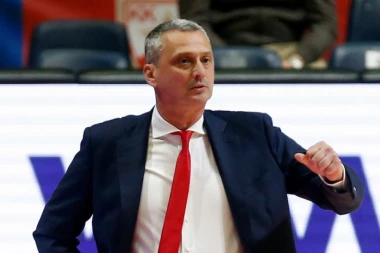 NAVIJAČI ZVEZDE MERIDIANBET NIKADA NEĆE ZABORAVITI OVO! Dejan Radonjić dirigovao sa klupe, a PAO je tada doživeo debakl u Areni!