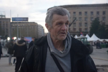 "I SUTRA ĆU DA DOĐEM"! Novica Krstičić iz Štrpca došao u Beograd da podrži Vučića i da kaže da NE DA SRBIJU! (VIDEO)