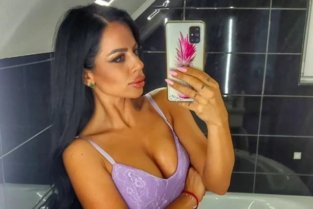 DRAGANA STOJANČEVIĆ GLUMILA U SPOTU NAŠEG POKOJNOG PEVAČA: Šokiraćete se kad vidite ko je u pitanju, a evo kako je Matorina voljena tad izgledala! (VIDEO)