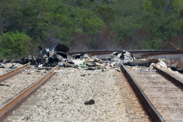 "PROZORI SU SE TRESLI I ONDA SAM UGLEDAO VATRENU LOPTU": Jezive ispovesti svedoka avionske nesreće u kojoj je POGINULO TROJE LJUDI