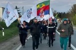 RUDARI IZ KOLUBARE KOD SAJMA! Na desetine radnika hrabro i odlučno korača ka centu Beograda!