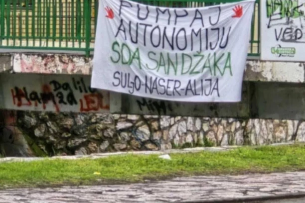 BLOKADERI BI I SANDŽAK VAN SRBIJE! Jezivi transparenti u Novom Pazaru - maske su pale! (FOTO)