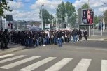 GROBARI KRENULI NA DERBI! Navijači Partizana marširaju ka Marakani! (FOTO GALERIJA + VIDEO)