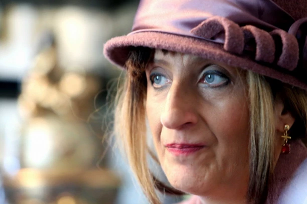 PET GODINA OD SMRTI ČUVENE ISIDORE BJELICE: Oproštajno pismo i danas SEČE POPUT ŽILETA, a ova pevačica joj je ispunila POSLEDNJU ŽELJU!