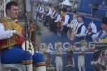 NARODNA NOŠNJA I GUSLE! Najlepši trenuci skupa "Ne damo Srbiju" - GRAĐANI ZAIGRALI I KOLO! (VIDEO)