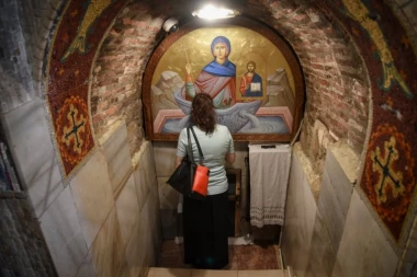 NE DIRAJTE ZEMLJU, NE UZIMAJTE IGLU! Danas je Sveta Petka Trnova -  OVE stvari izbegavajte, u suprotnom - DONOSE NESREĆU!