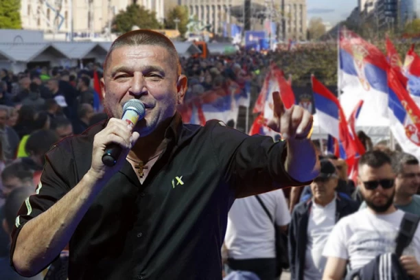 DA SRCE PREPUKNE OD EMOCIJA! Najveće srpske hitove svi pevali u glas - Baja Mali Knindža podržao Aleksandra Vučića!