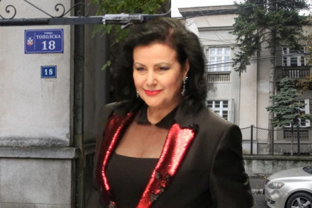 OVAKO JE NASTALA ČUVENA PESMA "TOPOLSKA 18"! Inspirisala je ženu Siniše Pavića, a Snežana Savić joj dala čar!