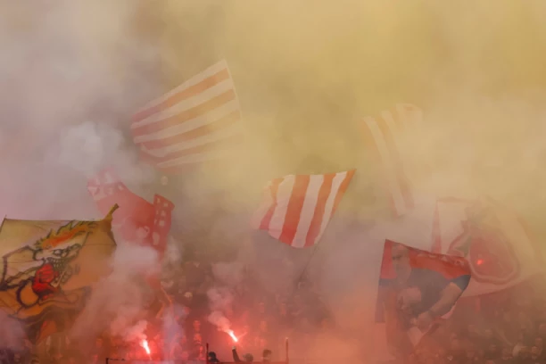 UŽAS: Ovo je epilog tuče delija i "Torcide" - jedna osoba u kritičnom stanju! (VIDEO)