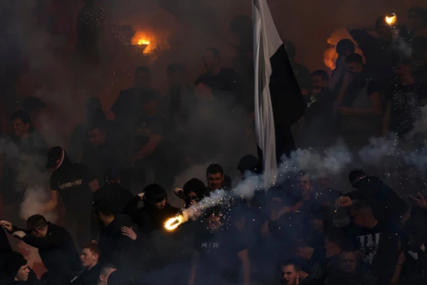 JEDNA STVAR IH JE ZABOLELA VIŠE OD PORAZA: Grobari kipte od besa - on se našao na meti kritika navijača Partizana! (FOTO GALERIJA)