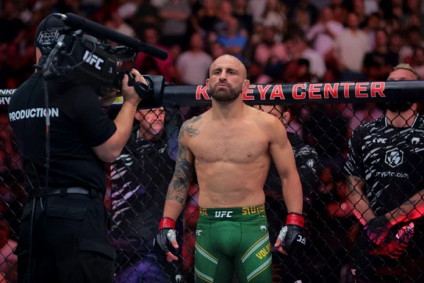BEZ STARCA, NEMA UDARCA! Aleksandar Veliki postao najstariji UFC šampion! (VIDEO)