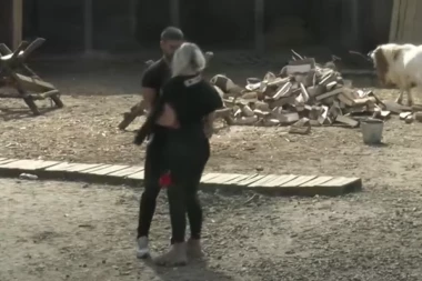 AKCIJA NASRED DVORIŠTA, UKUĆANI NAPRAVILI DRAMU ZBOG VRELIH SCENA! Ovako nešto nikada nije bilo viđeno u rijalitiju!