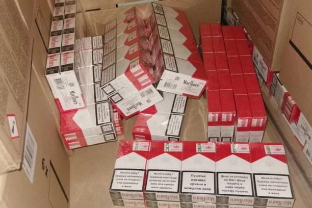 DIREKTOR PRIVATNE FIRME IZ ZEMUNA OPTUŽEN ZA UTAJU POREZA! Carini prijavio papir za štampanje, a prenosio paklice cigarete vredne više od ŠEST MILIONA DINARA!