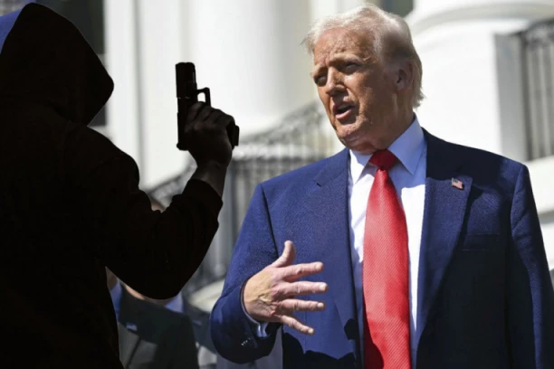 UBIO RODITELJE DA BI IMAO DOVOLJNO NOVCA DA LIKVIDIRA TRAMPA! Tinejdžer iz Viskonsina planirao atentat, policija ga razotkrila!