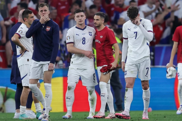 OPŠTI HAOS! Srpskog reprezentativca dete hvatalo za gušu!