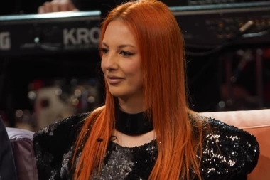 UMRO OTAC POZNATE PEVAČICE, NEPOSREDNO PRED EMISIJU SAZNALA STRAVIČNE VESTI: Potresnu scenu javnost pamti i danas, morala je ovo da saopšti tada!