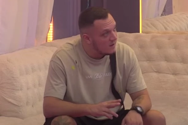 TOTALNO UNIŠTENJE GASTOZA U PROGRAMU, KARIĆ GA URNISAO PRED SVIMA: Skandal usred emisije, Marinković doživeo napad histerije!