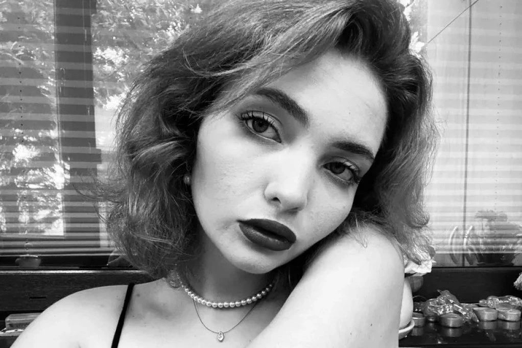 LEPA ALEKSANDRA UŠLA U ĐAKUZI I SAMO JE IZGUBILA SVEST! Ubrzo je proglašena mrtvom i to na svoj 22. rođendan! NEVEROVATNO ŠTA SE DOGODILO!