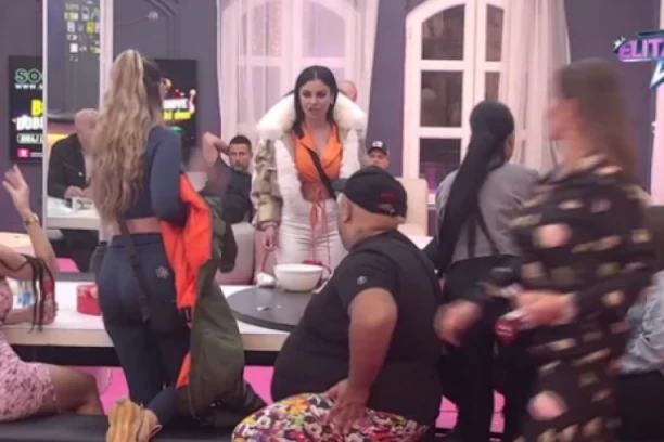 ŠTA SE OVO DEŠAVA U "ELITI"?! Objavljen ŠOK-SNIMAK, takmičarka RAZAPETA na stub srama - IZJAVA zgrozila čitavu javnost!