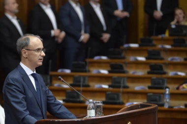 NOVI PREMIJER SRBIJE PREUZEO DUŽNOST! Prva sednica danas u 13 časova!