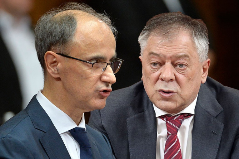 KAKVO NEPOŠTOVANJE! Dok Đuro Macut iznosi svoj ekspoze, Novica Tončev jasno pokazuje da njega to ne zanima - radi nešto sramotno!