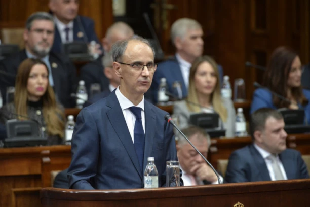 PROSVETA PRIORITET, KOSOVO I METOHIJA CENTRALNA NACIONALNA TEMA! Ovo su 6 ključnih tačaka ekspozea Đura Macuta!