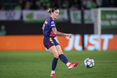 POTEZ KOJI JE ZGROZIO SVET: Suspendovana fudbalerka jer je nepristojno dirala protivnicu!