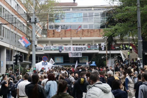 EU o blokadi RTS i RTV: Pomno pratimo političku situaciju u Srbiji