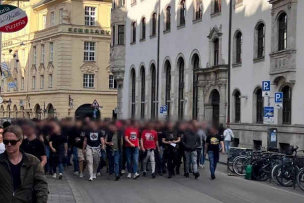 NAVIJAČI ZVEZDE MERIDIANBET U MINHENU OBIŠLI MESTO GDE JE ISPISANA ISTORIJA! Orila se čuvena pesma,  sve je spremno ZA OKRŠAJ SA BAJERNOM (VIDEO)