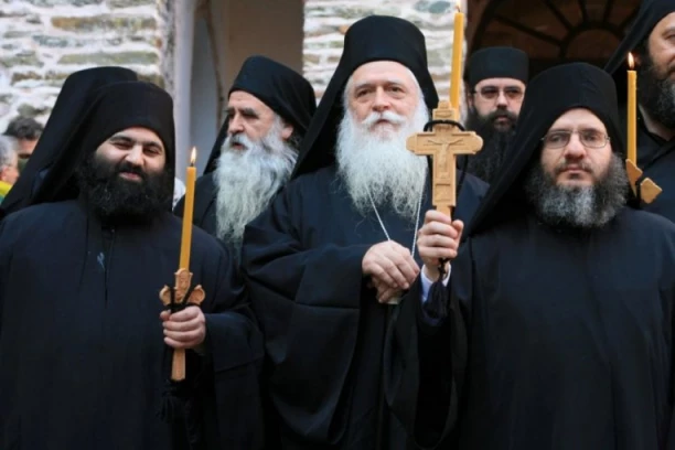 OPŠTA POBUNA NA SVETOJ GORI: Monasi svih dvadeset manastira ustali protiv ugrožavanja svojih prava