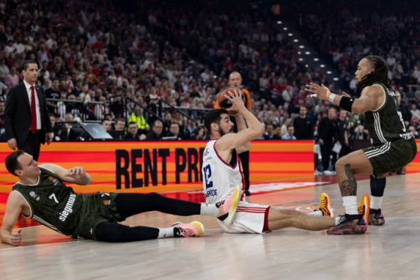 HRABRA ZVEZDA MERIDIANBET ODRŽAVA PREDNOST! Kalinić pravi lider na terenu, saigrači ga spremno prate