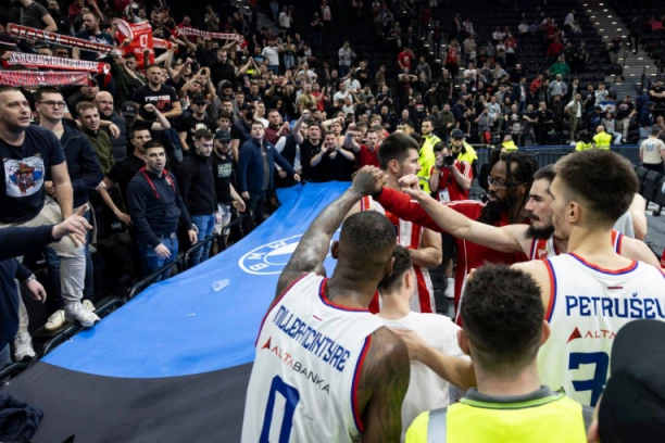 KAKO JE MOGUĆE? Na pola metra od njega, a ne vidi - oružana pljačka u režiji turskog sudije! (VIDEO)