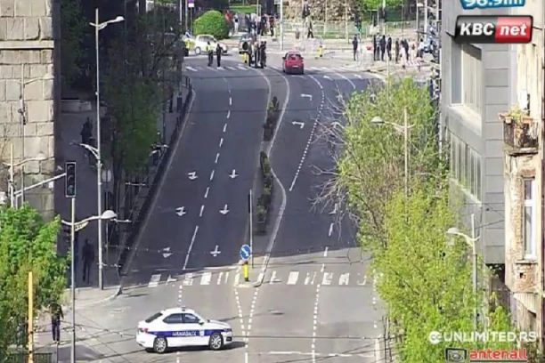 ODBLOKIRANA RASKRSNICA TAKOVSKE I SVETOGORSKE, ALI JE PONOVO BLOKIRAN RTV! Blokaderi prave haos 3. dan - POVREĐEN JEDAN POLICAJAC!