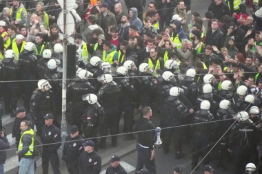 "POLICIJA NIJEDNOG MOMENTA NIJE UPOTREBILA SILU"! Oglasio se MUP povodom incidenta u Takovskoj: Evo u kakvom stanju je povređeni policajac